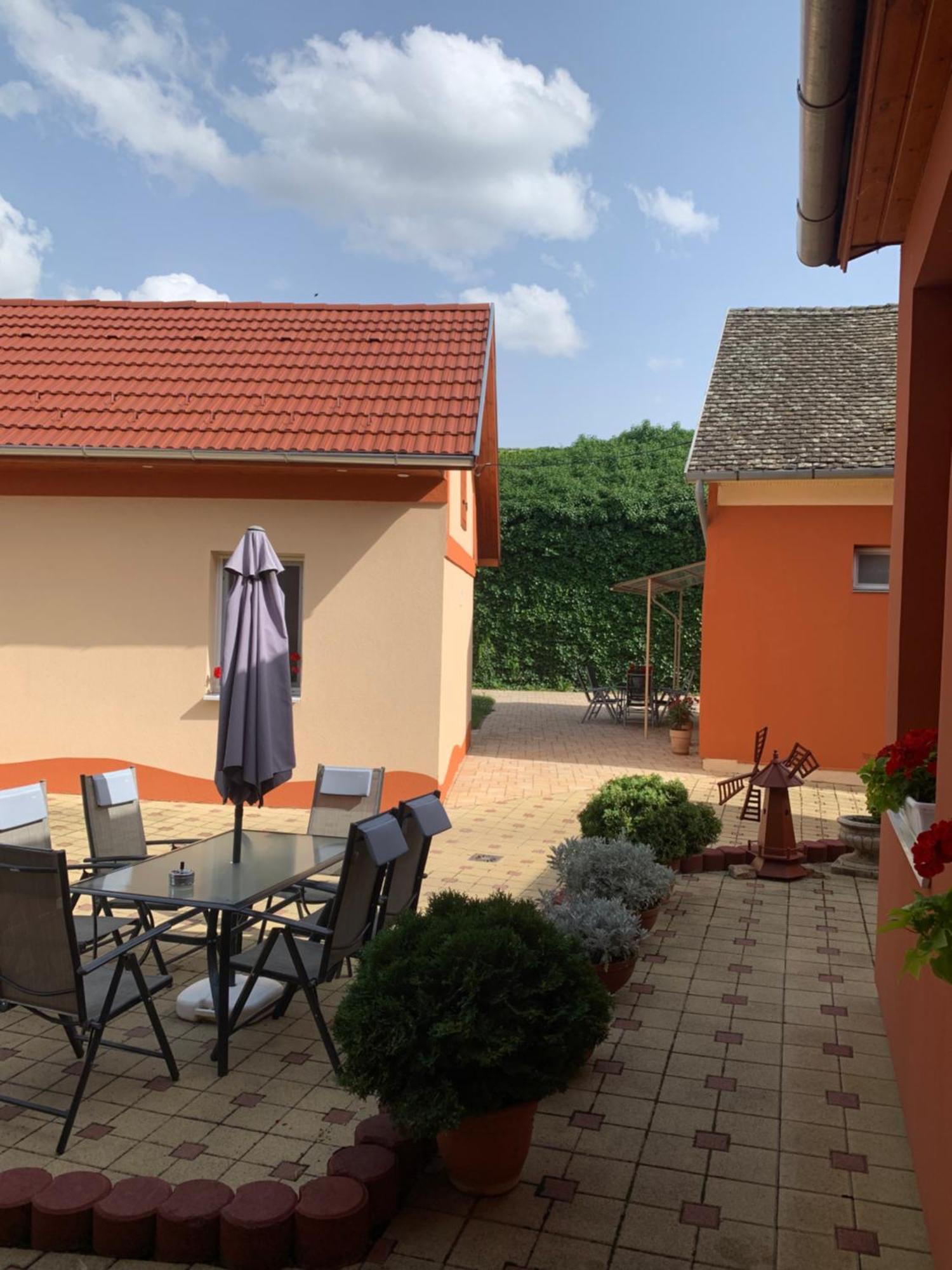 Szent István Wellness Panzió Makó Exterior foto