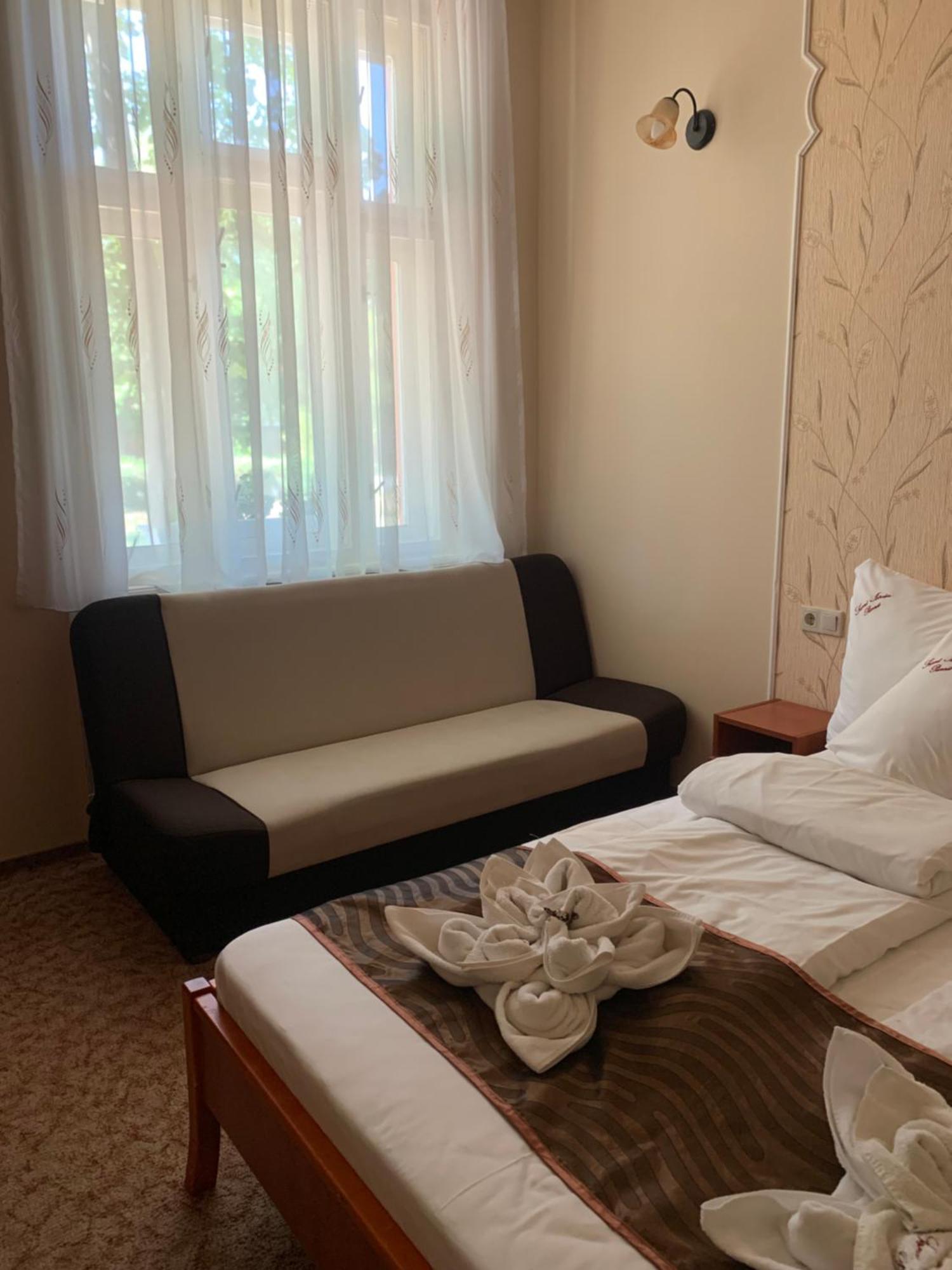 Szent István Wellness Panzió Makó Exterior foto