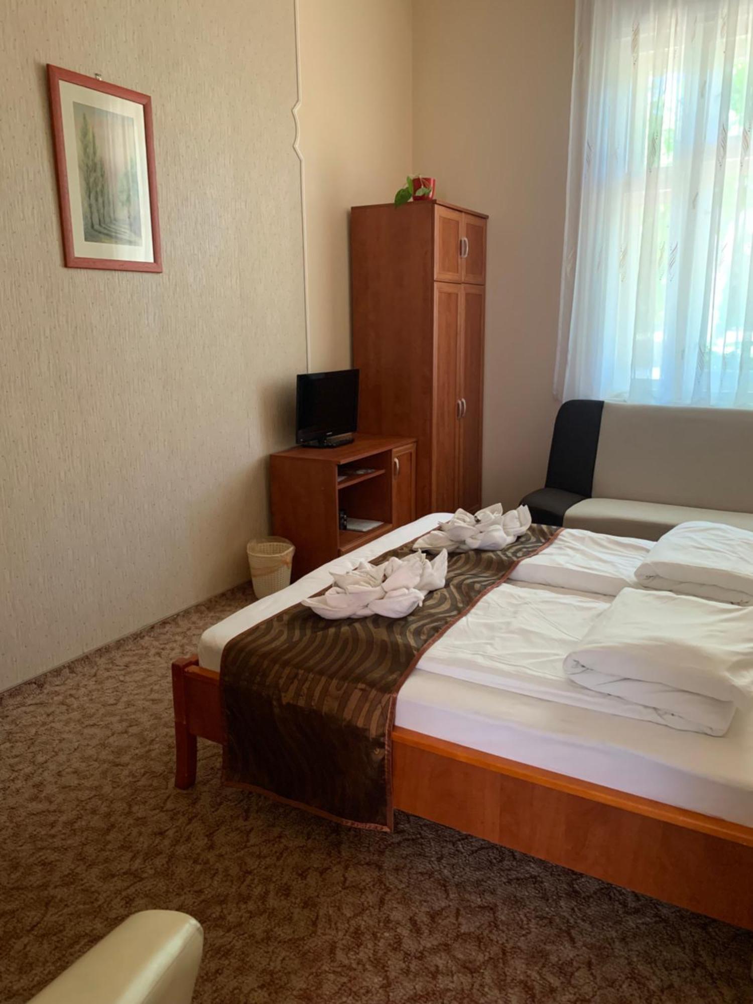 Szent István Wellness Panzió Makó Exterior foto