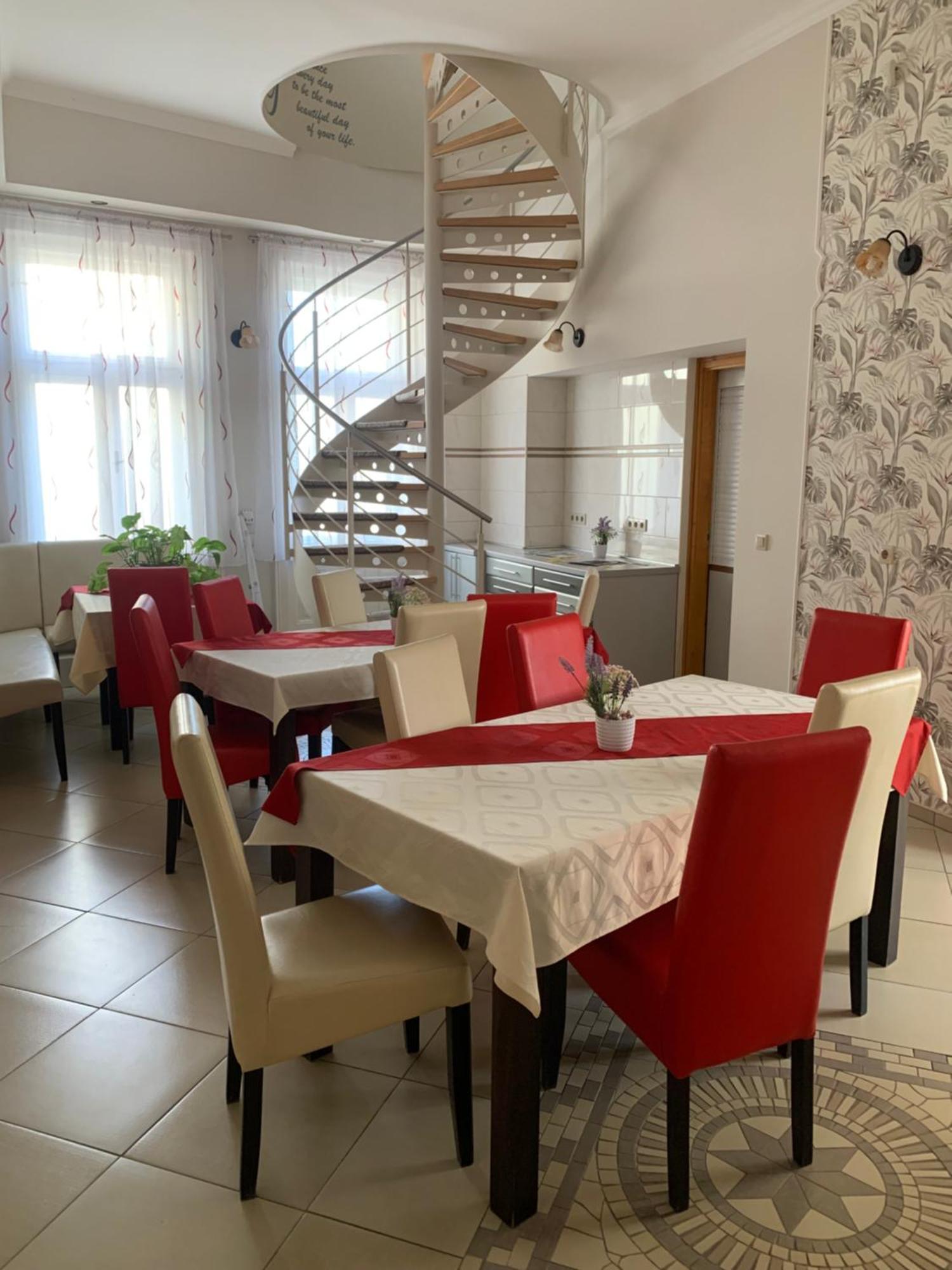 Szent István Wellness Panzió Makó Exterior foto